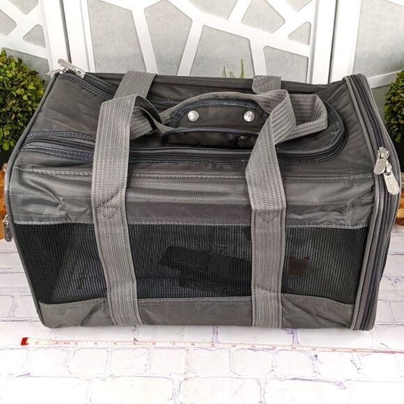 NWT - Sherpa Original Deluxe Pet Carrier - Medium - Picture 9 of 16